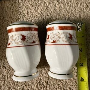 Gold Coast Salt & Pepper Shakers Set 22kt Gold Accents Porcelain New In Box